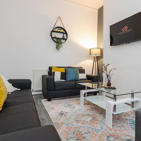 Immaculate 4 Bed In Liverpool By Hinkley Homes Short Lets & Serviced Accommodation Kültér fotó