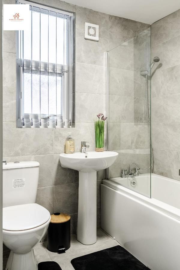 Immaculate 4 Bed In Liverpool By Hinkley Homes Short Lets & Serviced Accommodation Kültér fotó