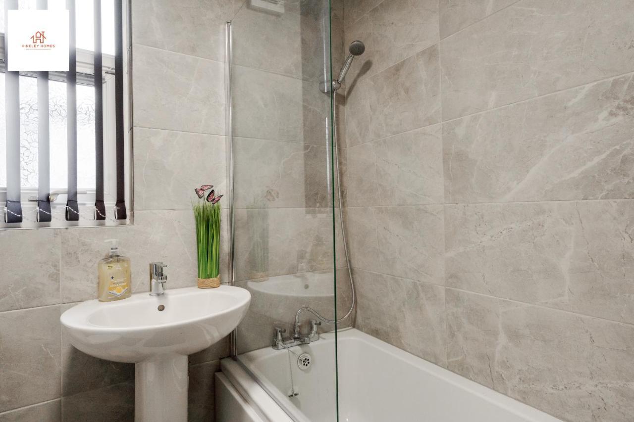 Immaculate 4 Bed In Liverpool By Hinkley Homes Short Lets & Serviced Accommodation Kültér fotó